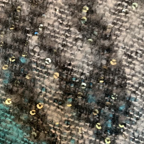 Wrap scarf with Fringe - Picture 3 of 3